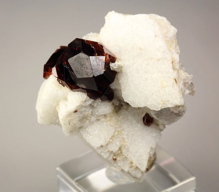 gem GARNET var. SPESSARTINE, ALBITE