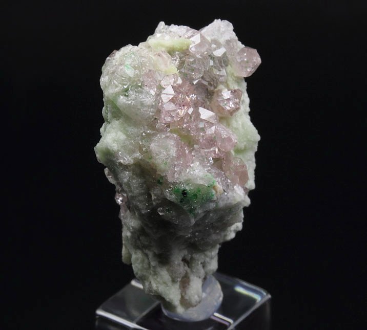 gem pink GARNET var. GROSSULAR with GREEN CHROMIAN PHANTOMS