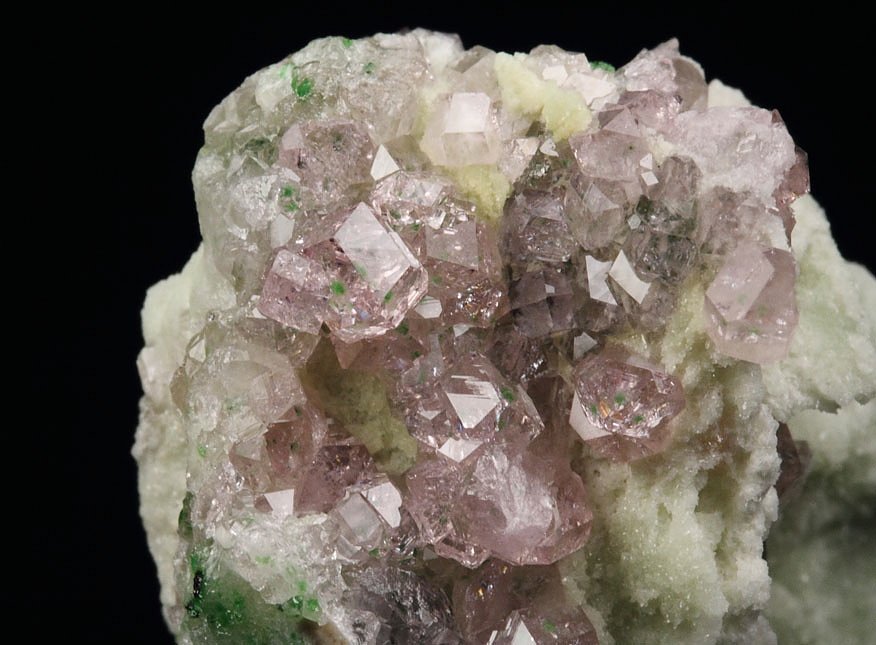 gem pink GARNET var. GROSSULAR with GREEN CHROMIAN PHANTOMS