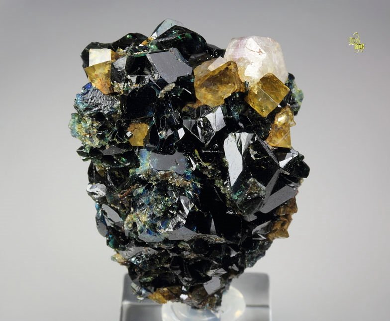 LAZULITE, FLUORAPATITE, SIDERITE