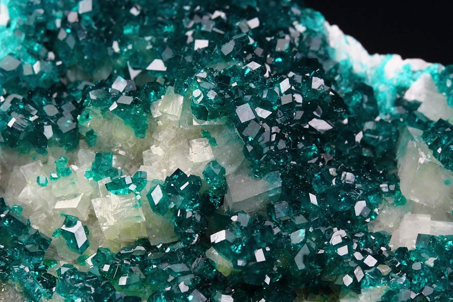 gem DIOPTASE, CALCITE