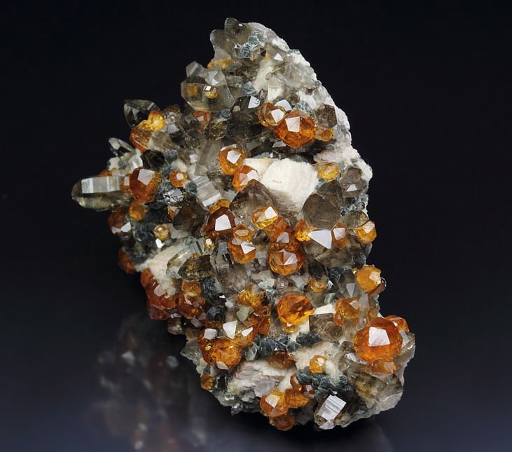 gem GARNET var. SPESSARTINE, QUARTZ var. SMOKY, MUSCOVITE