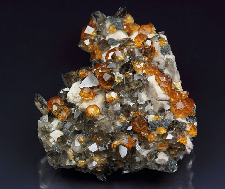 gem GARNET var. SPESSARTINE, QUARTZ var. SMOKY, MUSCOVITE