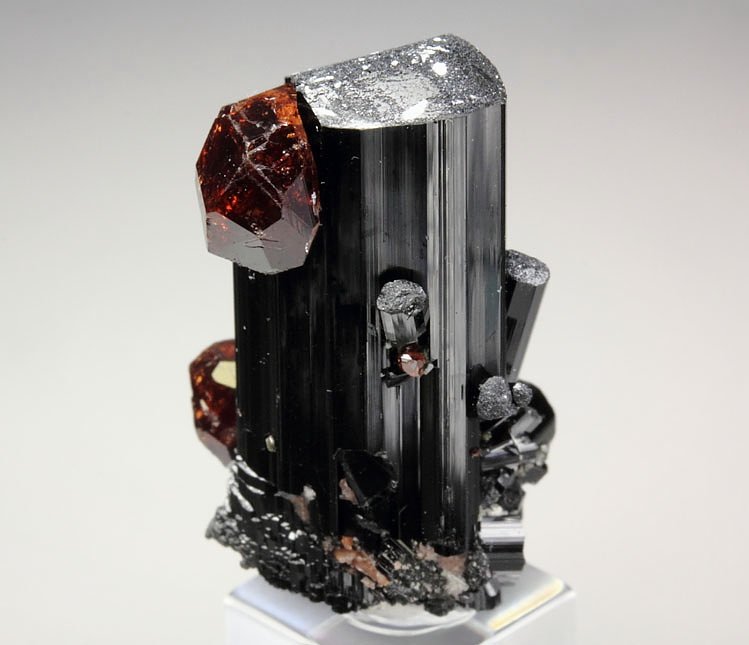 gem GARNET var. SPESSARTINE, TOURMALINE var. SCHORL