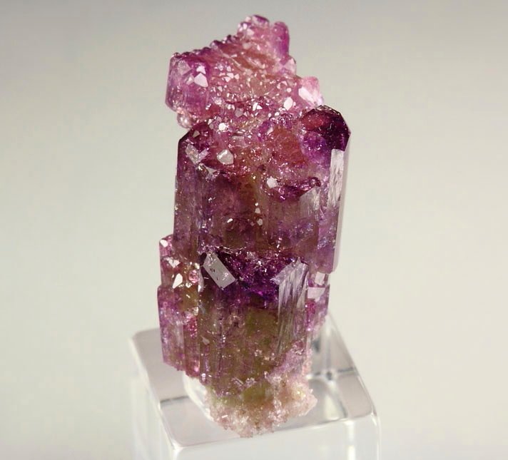 gem VESUVIANITE var. MANGANOAN