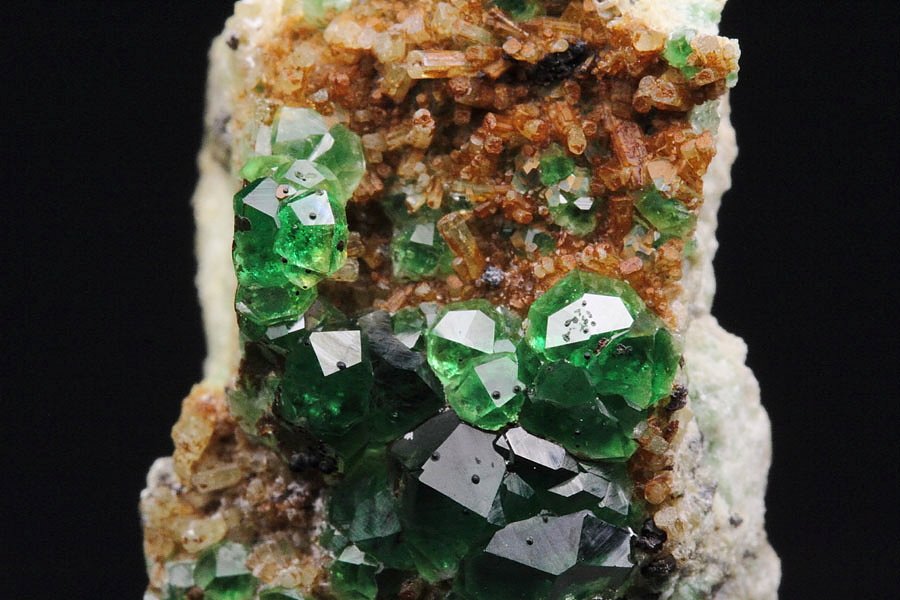 gem GARNET var. GROSSULAR var. CHROMIAN, DIOPSIDE