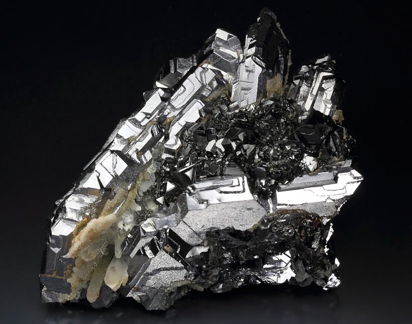 GALENA - SPINEL LAW TWIN, SPHALERITE, QUARTZ, CALCITE