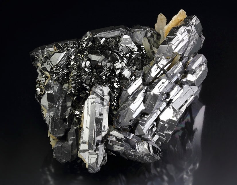 GALENA - SPINEL LAW TWIN, SPHALERITE, QUARTZ, CALCITE