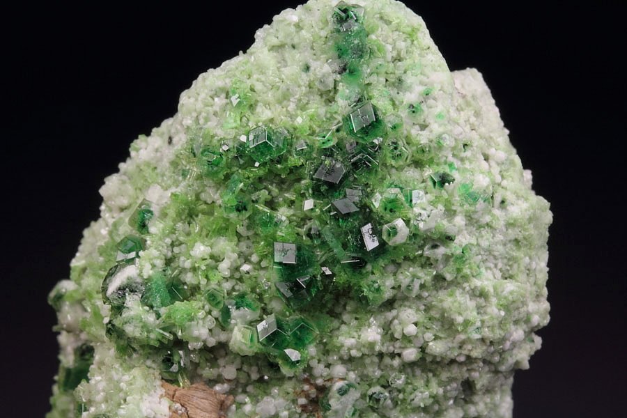 gem GARNET var. GROSSULAR var. CHROMIAN, DIOPSIDE, CHROMITE