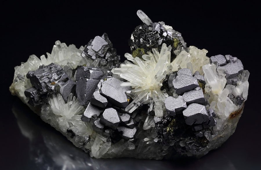 skeletal GALENA, SPHALERITE, CHALCOPYRITE, QUARTZ