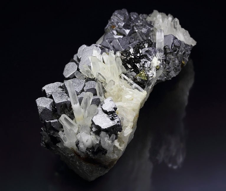 skeletal GALENA, SPHALERITE, CHALCOPYRITE, QUARTZ