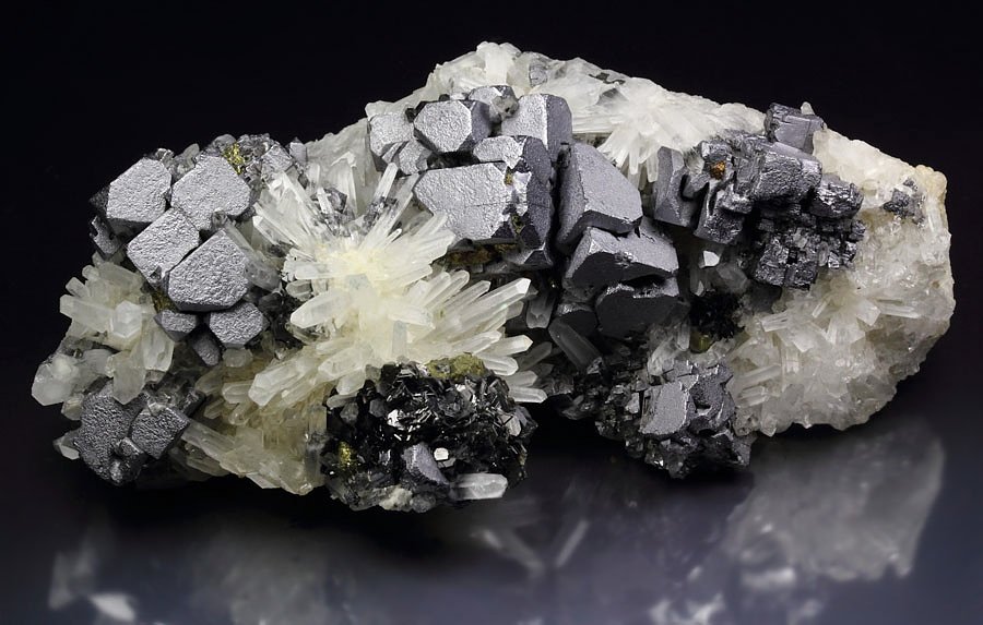 skeletal GALENA, SPHALERITE, CHALCOPYRITE, QUARTZ