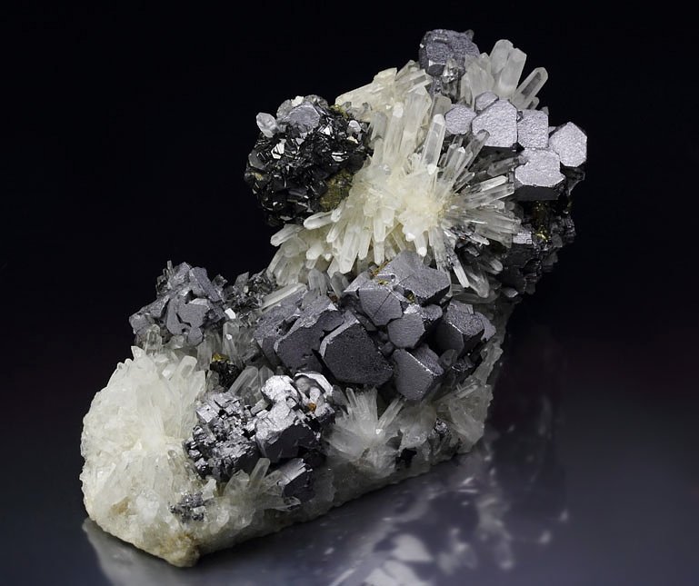 skeletal GALENA, SPHALERITE, CHALCOPYRITE, QUARTZ