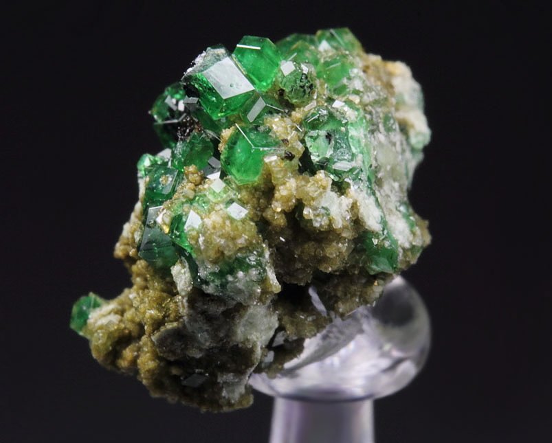 gem GARNET var. GROSSULAR var. CHROMIAN, DIOPSIDE, CLINOCHLORE