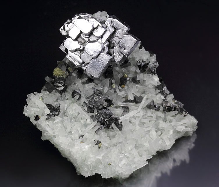 skeletal GALENA, SPHALERITE, CHALCOPYRITE, QUARTZ