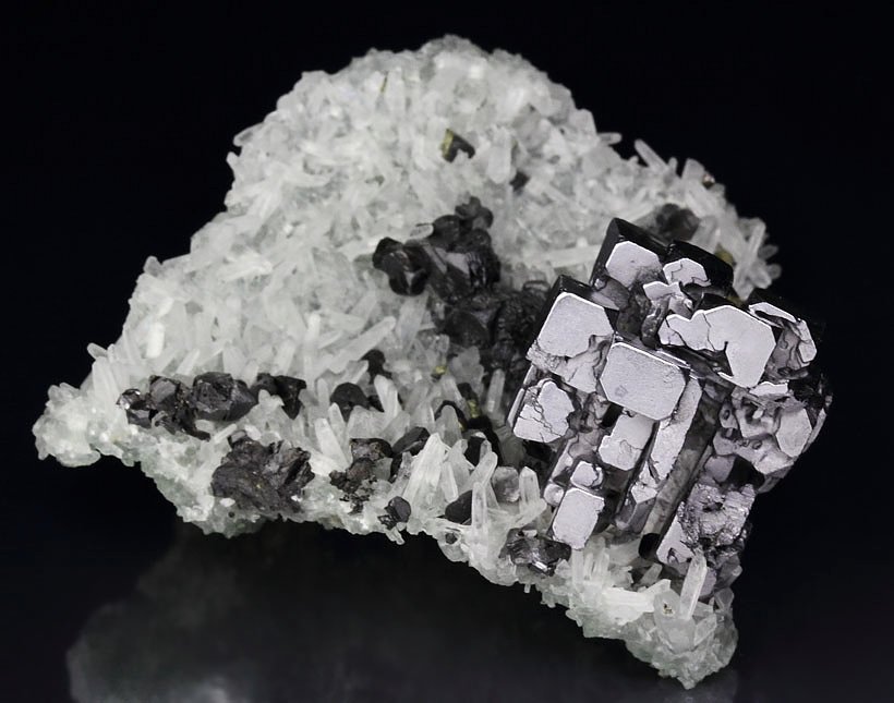 skeletal GALENA, SPHALERITE, CHALCOPYRITE, QUARTZ