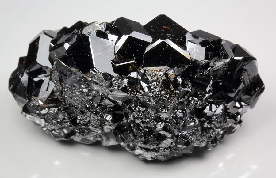 GARNET var. ANDRADITE var. MELANITE