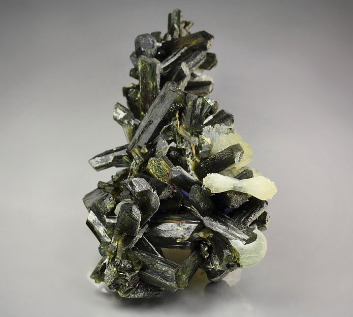 iridescent EPIDOTE, STILBITE-STELLERITE series, PREHNITE - floater