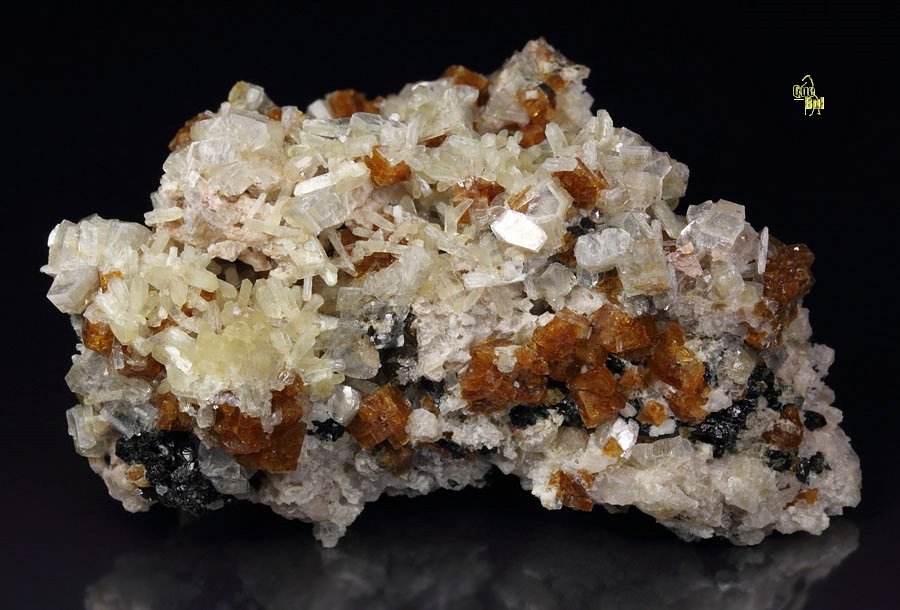 CHABAZITE, STILBITE, HEULANDITE