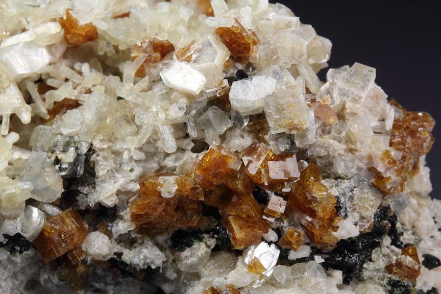 CHABAZITE, STILBITE, HEULANDITE