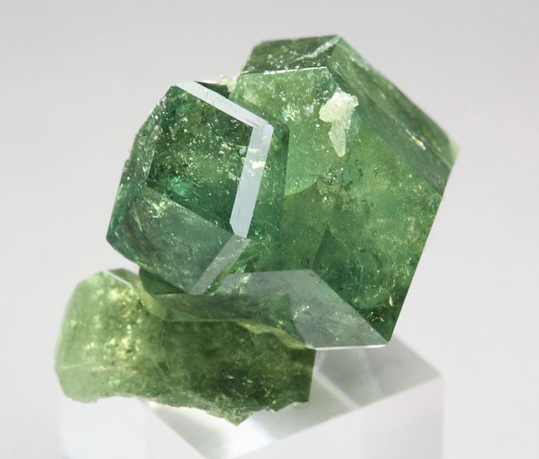 gem GARNET var. ANDRADITE var. DEMANTOID, WOLLASTONITE