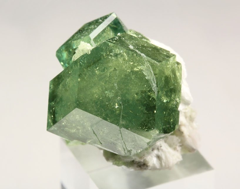 gem GARNET var. ANDRADITE var. DEMANTOID, WOLLASTONITE