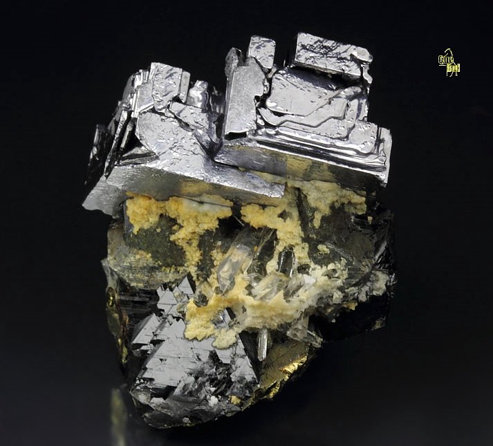 skeletal GALENA, SPHALERITE, CHALCOPYRITE, QUARTZ