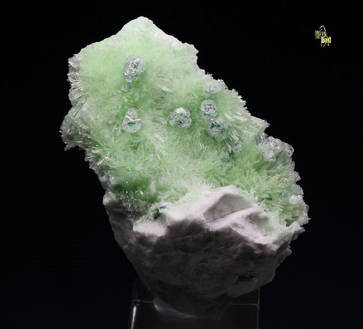 colorless gem GARNET var. GROSSULAR with GREEN CHROMIAN PHANTOMS, DIOPSIDE