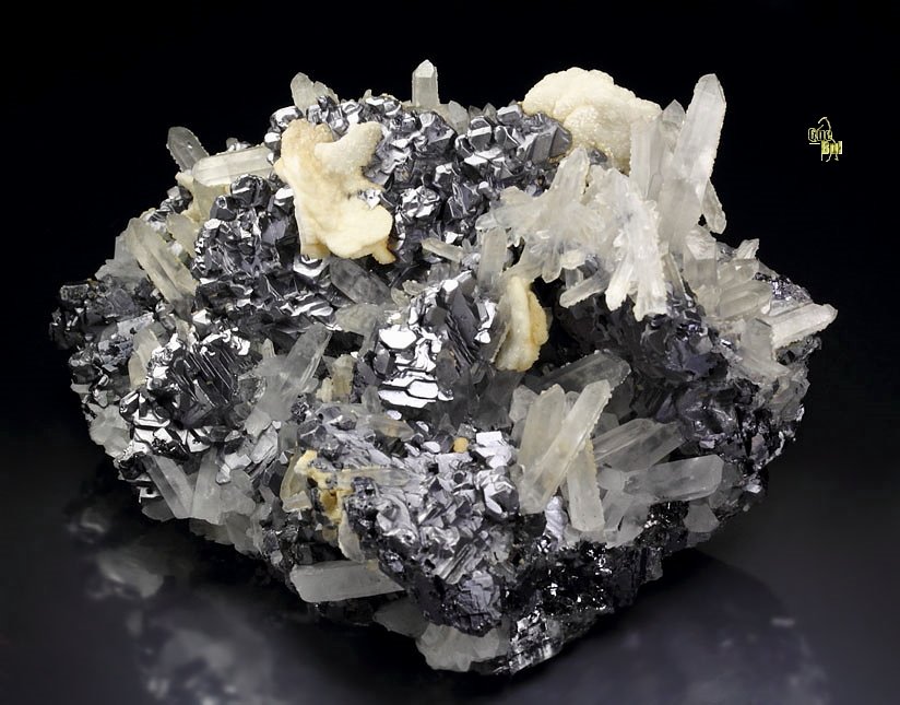 GALENA SPINEL LAW TWIN, CALCITE, QUARTZ