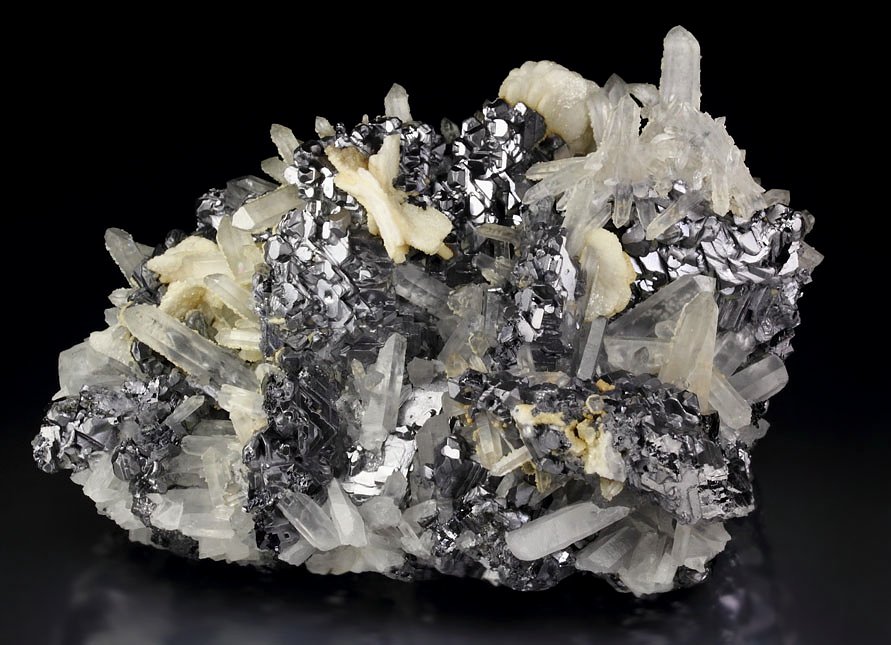 GALENA SPINEL LAW TWIN, CALCITE, QUARTZ