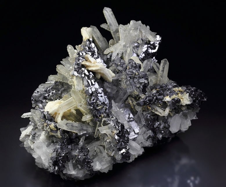 GALENA SPINEL LAW TWIN, CALCITE, QUARTZ