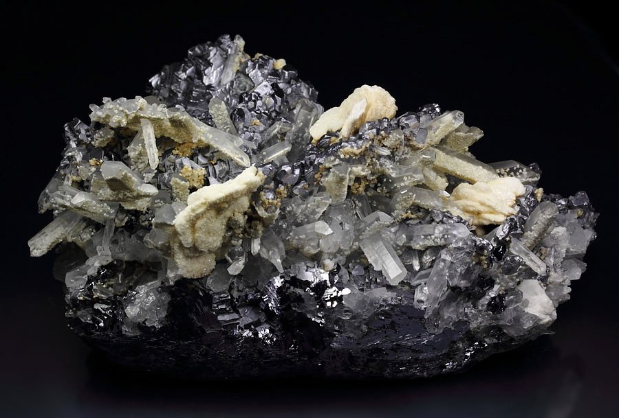 GALENA SPINEL LAW TWIN, CALCITE, QUARTZ