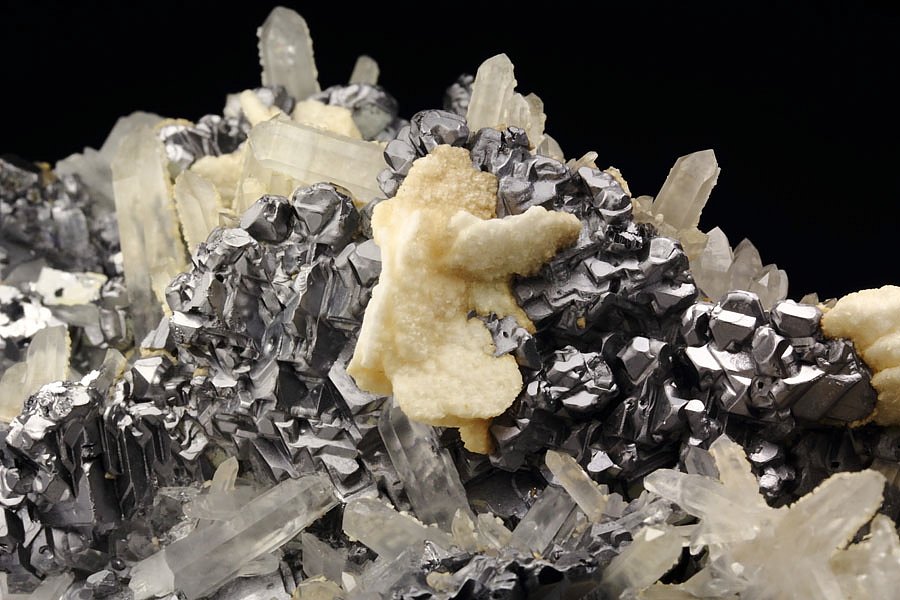 GALENA SPINEL LAW TWIN, CALCITE, QUARTZ