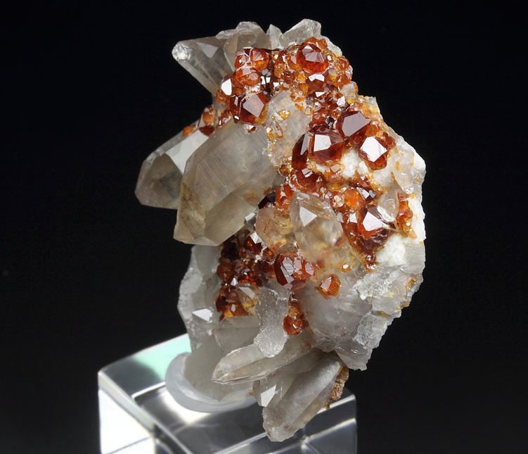 gem GARNET var. SPESSARTINE, QUARTZ