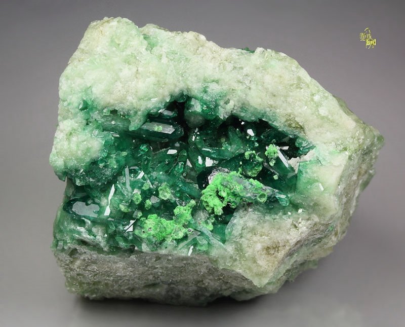 gemmy VESUVIANITE var. CHROMIAN