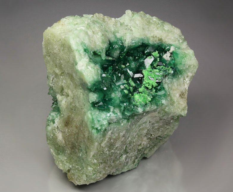 gemmy VESUVIANITE var. CHROMIAN