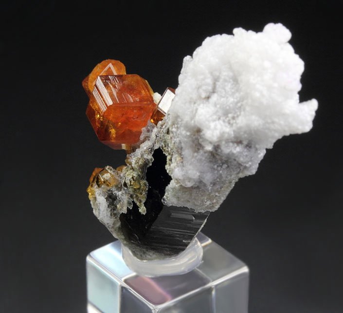 gem GARNET var. SPESSARTINE, QUARTZ var. SMOKY, QUARTZ