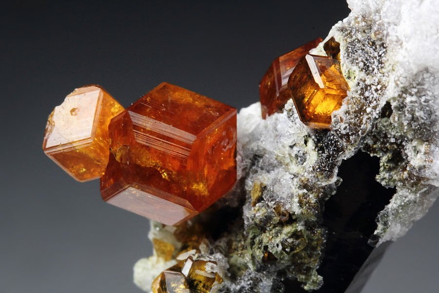 gem GARNET var. SPESSARTINE, QUARTZ var. SMOKY, QUARTZ