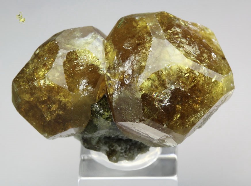 gemmy GARNET var. GROSSULAR