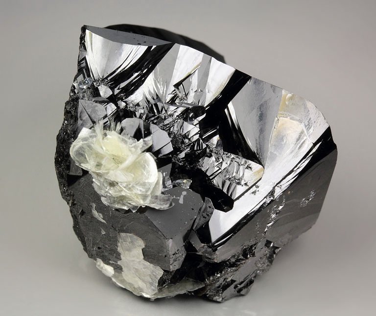 CASSITERITE twinned