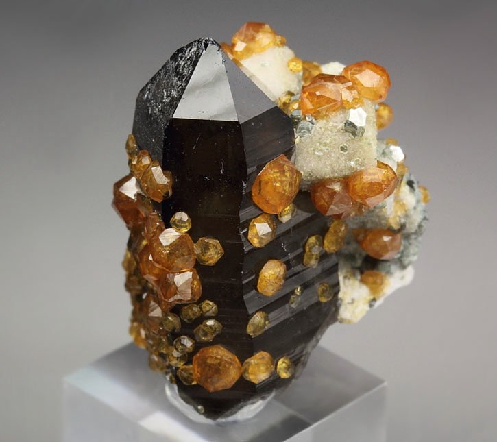 gem GARNET var. SPESSARTINE, QUARTZ var. SMOKY