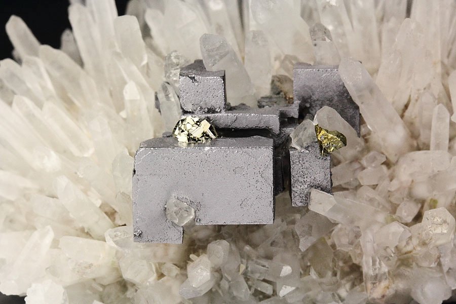 GALENA, QUARTZ, CHALCOPYRITE, PYRITE