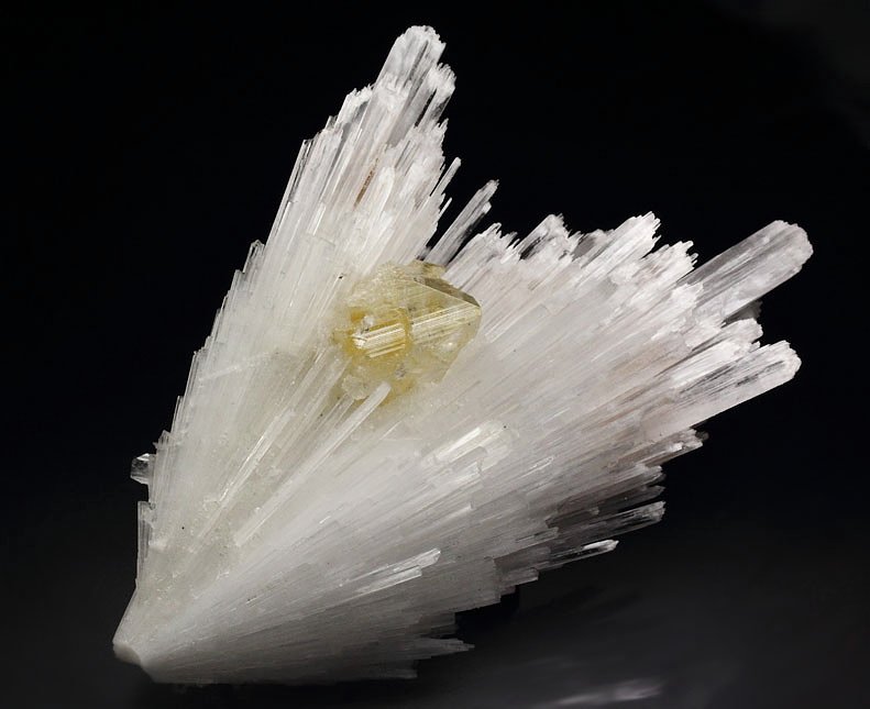 gem POWELLITE, SCOLECITE, APOPHYLLITE