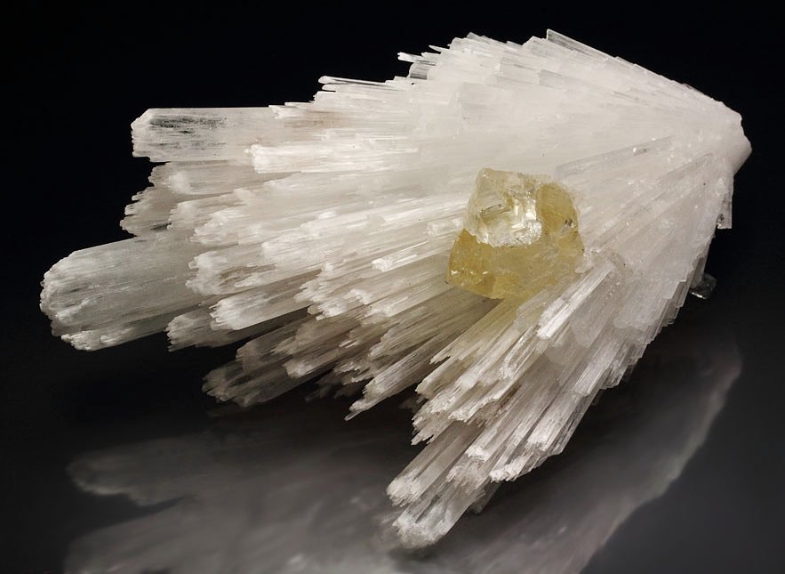 gem POWELLITE, SCOLECITE, APOPHYLLITE