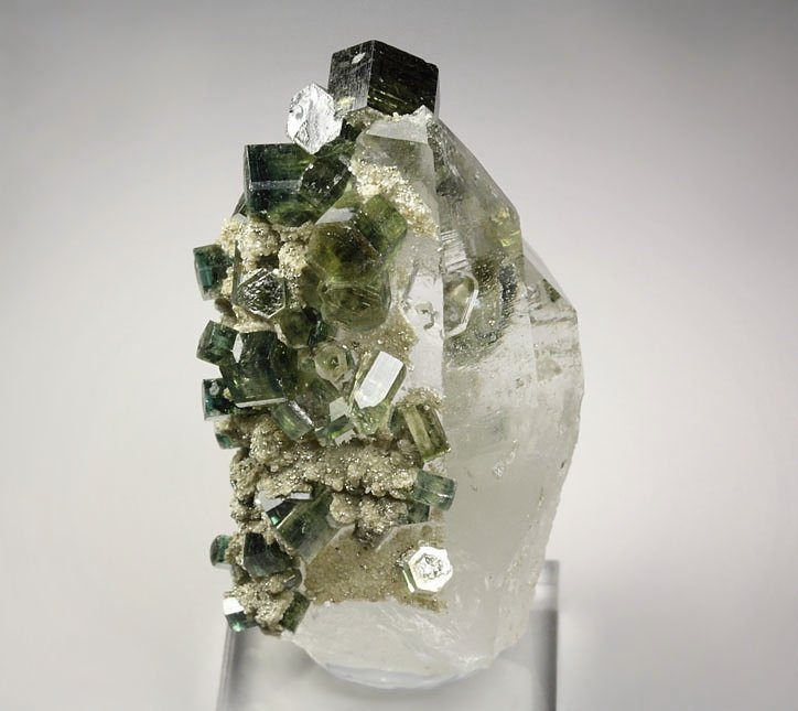 gem FLUORAPATITE, QUARTZ, MUSCOVITE, ARSENOPYRITE