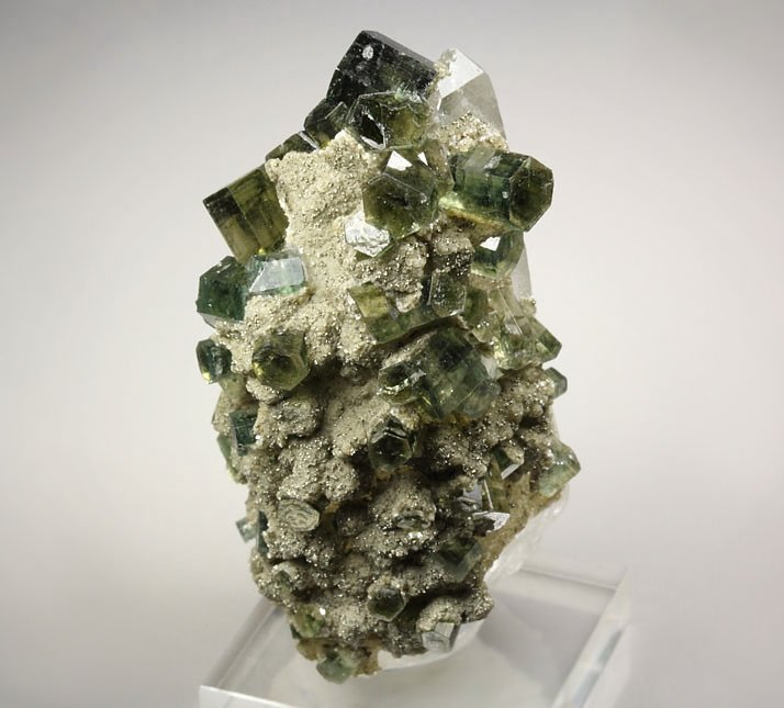 gem FLUORAPATITE, QUARTZ, MUSCOVITE, ARSENOPYRITE