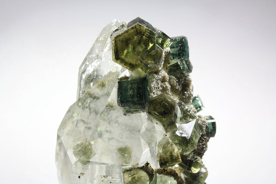 gem FLUORAPATITE, QUARTZ, MUSCOVITE, ARSENOPYRITE