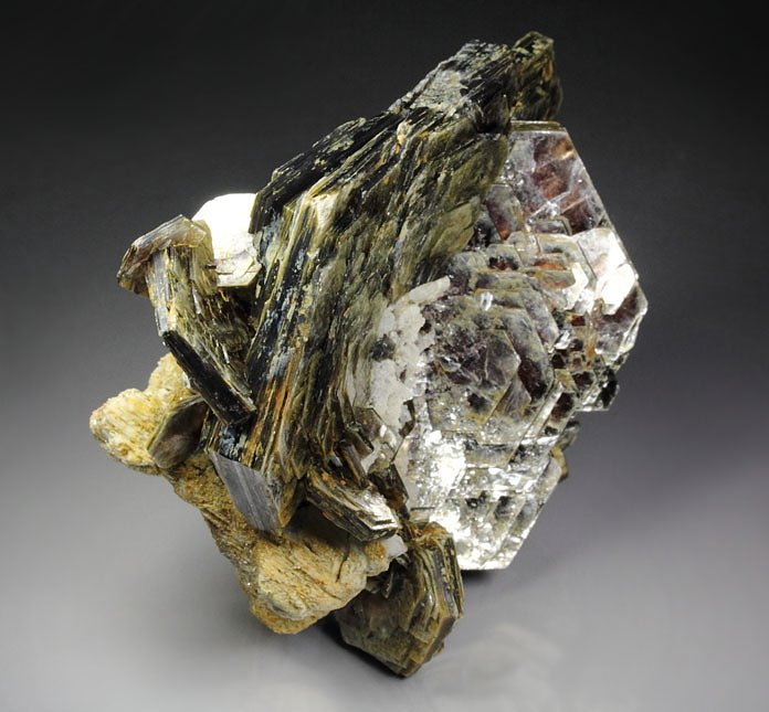 MUSCOVITE, ALBITE