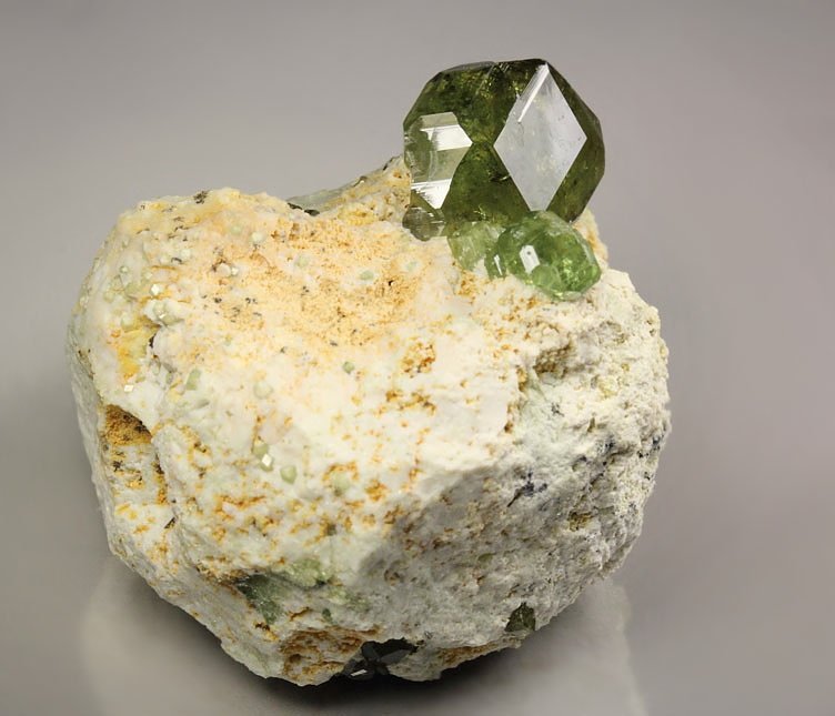 gem GARNET var. ANDRADITE var. DEMANTOID