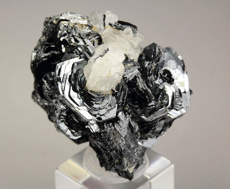 ILMENITE rose, ALBITE